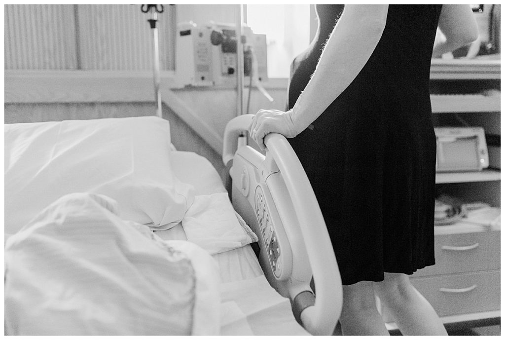 mother in labor black and white photography